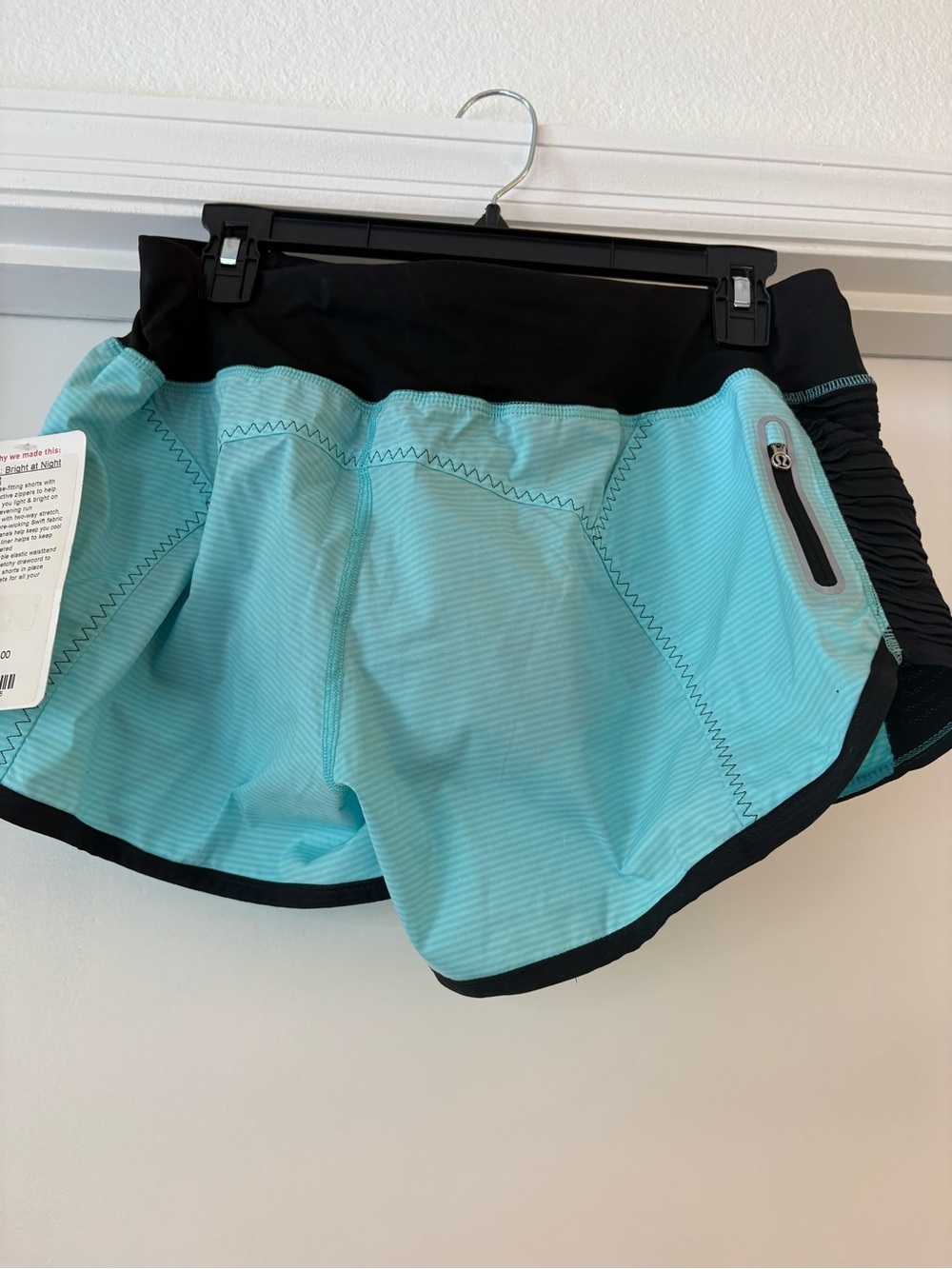 NWT Lululemon Run Bright at Night Short. Aqua & Black Size 8